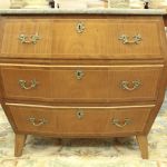 920 1746 CHEST OF DRAWERS